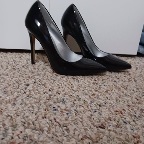 Shiny Black Stiletto Pumps - Picture 3 of 3